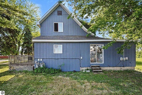 Tiny photo for 214 W 2nd Street, Pinconning, MI 48650 (MLS # 1946253)
