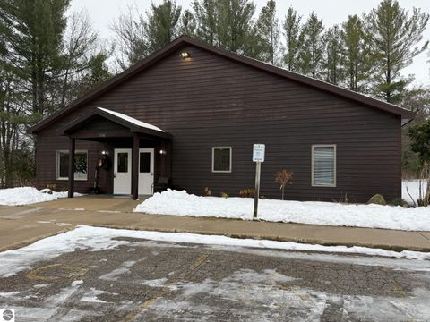 Tiny photo for 2154 Hammond Place W Pl, Traverse City, MI 49686 (MLS # 1945656)
