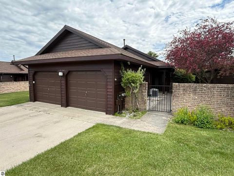 Tiny photo for 2154 Hammond Place W Pl, Traverse City, MI 49686 (MLS # 1945656)
