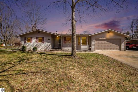 Photo of 3710 Moorland Drive, Midland, MI 48640 (MLS # 1943660)