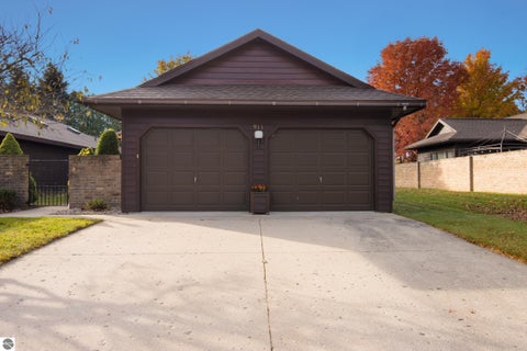 Tiny photo for 911 S Hammond Place, Traverse City, MI 49686 (MLS # 1952066)