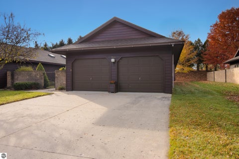 Tiny photo for 911 S Hammond Place, Traverse City, MI 49686 (MLS # 1952066)