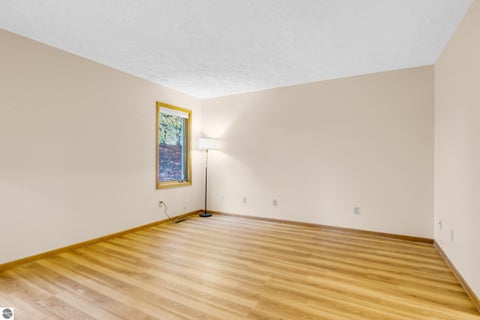 Tiny photo for 911 S Hammond Place, Traverse City, MI 49686 (MLS # 1952066)
