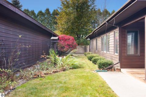 Tiny photo for 911 S Hammond Place, Traverse City, MI 49686 (MLS # 1952066)
