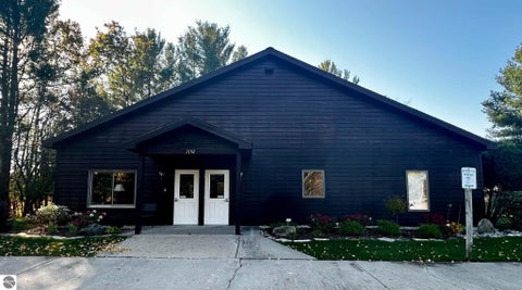 Tiny photo for 911 S Hammond Place, Traverse City, MI 49686 (MLS # 1952066)