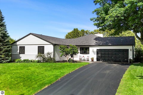 Photo of 4272 Ridgemoor Drive, Traverse City, MI 49684 (MLS # 1947247)