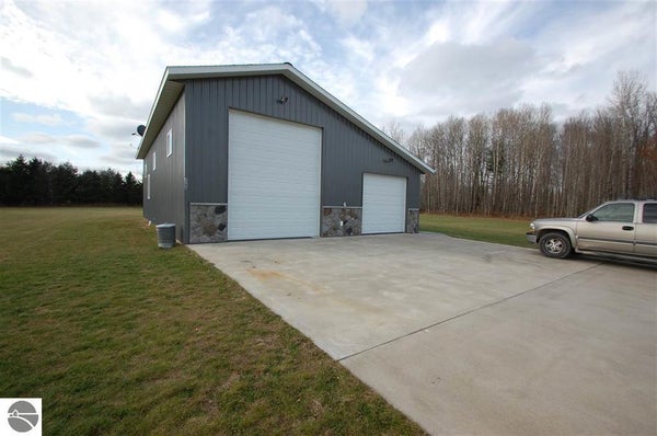 3380 BELLA LN, WEST BRANCH, MI 48661 - Image c29bf7fc58c9d695020a245f3d6c8a33/47256835