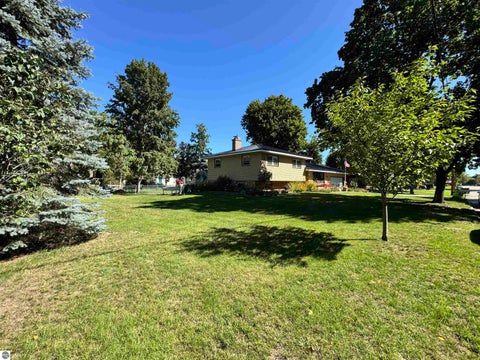 Tiny photo for 401 Orchard Avenue, Clare, MI 48617 (MLS # 1950453)