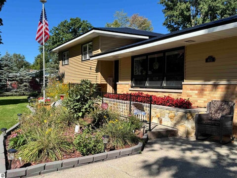 Tiny photo for 401 Orchard Avenue, Clare, MI 48617 (MLS # 1950453)