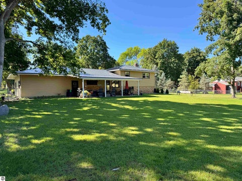 Tiny photo for 401 Orchard Avenue, Clare, MI 48617 (MLS # 1950453)