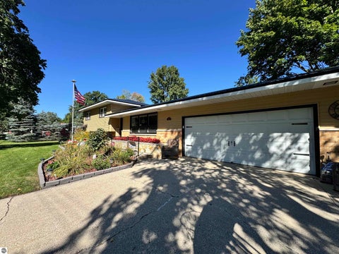 Tiny photo for 401 Orchard Avenue, Clare, MI 48617 (MLS # 1950453)