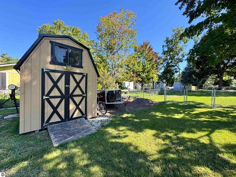Tiny photo for 401 Orchard Avenue, Clare, MI 48617 (MLS # 1950453)