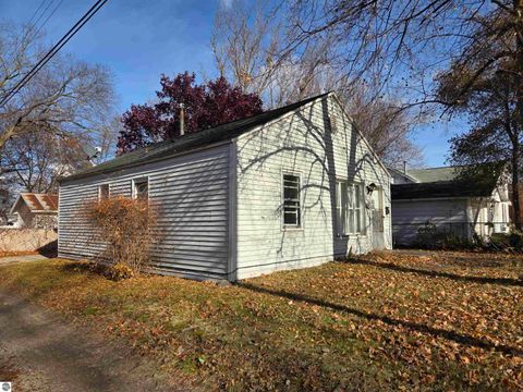 Tiny photo for 517 E Bennett Avenue, Mt Pleasant, MI 48858 (MLS # 1940880)