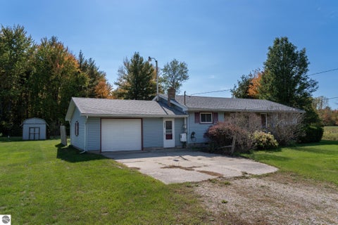 Tiny photo for 8476 E Pickard Road, Mt Pleasant, MI 48858 (MLS # 1951498)