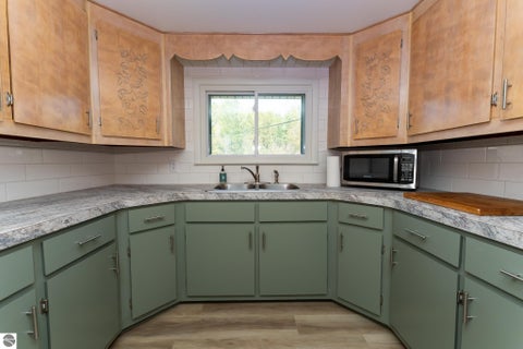 Tiny photo for 8476 E Pickard Road, Mt Pleasant, MI 48858 (MLS # 1951498)
