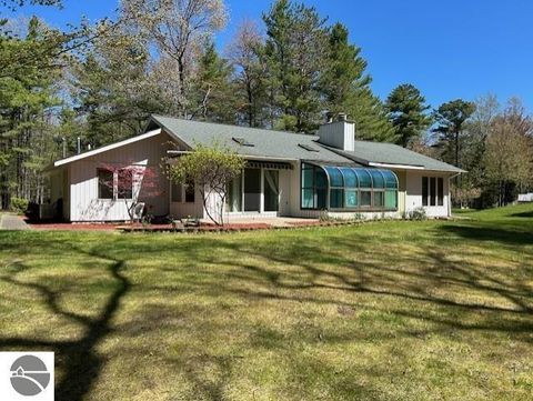 Photo of 1095 E Lincoln Street, East Tawas, MI 48730 (MLS # 1945583)