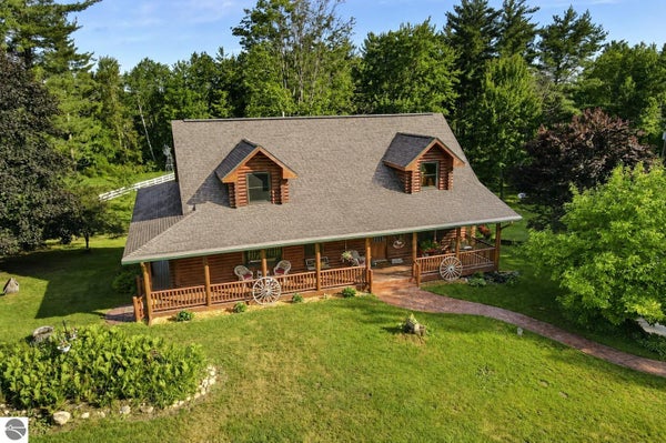 8100 HODGE RD, KINGSLEY, MI 49649 - Image c4e7ca4f20d8822b1aea9f7f734bc131/119212620