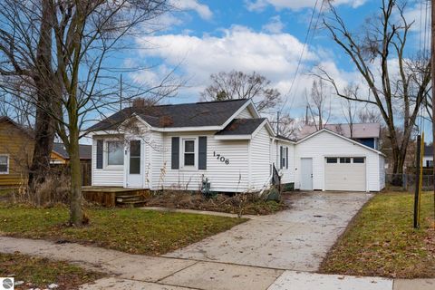 Photo of 1706 W Michigan, Mt Pleasant, MI 48858 (MLS # 1941574)