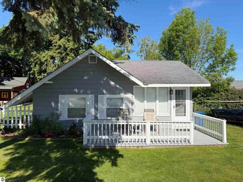Photo of 104 Oliver Street, Houghton Lake, MI 48629 (MLS # 1946040)