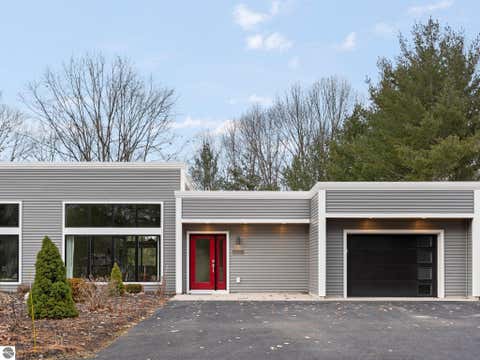 Tiny photo for 8906 Manhattan North #B, Traverse City, MI 49685 (MLS # 1941820)