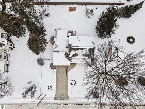 Tiny photo for 822 Highland, Mt Pleasant, MI 48858 (MLS # 1941945)