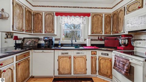 Tiny photo for 822 Highland, Mt Pleasant, MI 48858 (MLS # 1941945)