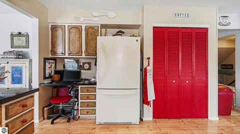 Tiny photo for 822 Highland, Mt Pleasant, MI 48858 (MLS # 1941945)