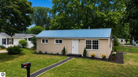 Photo of 1117 Ward Street, Mt Pleasant, MI 48858 (MLS # 1948073)