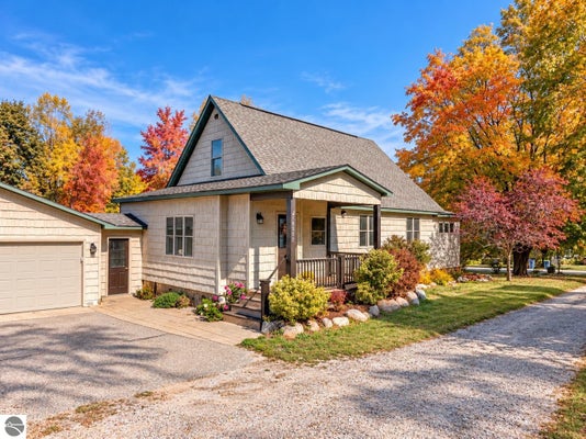 18307 MISSION RD, TRAVERSE CITY, MI 49686 - Image c802e36f427fabbffc99cba34201d44d/3726450995