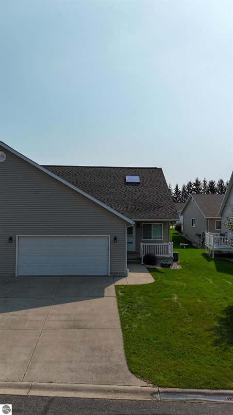 Tiny photo for 2767 Weatherwood Street, Mt Pleasant, MI 48858 (MLS # 1949350)