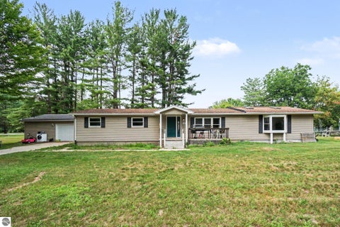 Tiny photo for 3989 S Foster Road, Mt Pleasant, MI 48858 (MLS # 1948288)