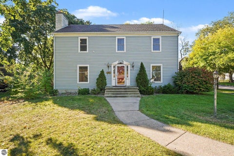 Photo of 900 E Maple, Mt Pleasant, MI 48858 (MLS # 1951050)