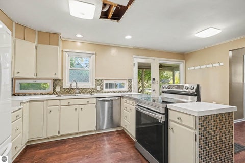 Tiny photo for 900 E Maple, Mt Pleasant, MI 48858 (MLS # 1951050)