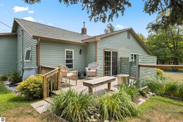 915 ELM ST, FRANKFORT, MI 49635 - Image c8fa64ff8696ffa685571a1b971f5edd/2588917469