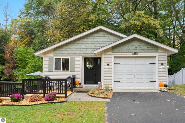 1413 VALLEY DR, TRAVERSE CITY, MI 49685 - Image c93e26cd2d7951e18ddd0faba23ca98a/3732295003