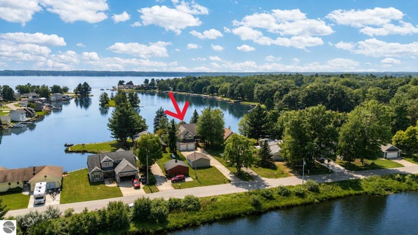 7039 W WHITE BIRCH AVE, LAKE CITY, MI 49651 - Image cab7a318bc2f6c819e6e7ffd0e5be575/2366766953