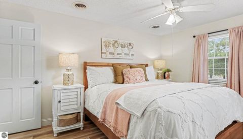 Tiny photo for 341 S Lincoln Road, Mt Pleasant, MI 48858 (MLS # 1943272)