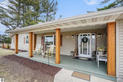 Tiny photo for 341 S Lincoln Road, Mt Pleasant, MI 48858 (MLS # 1943272)
