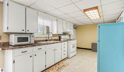 Tiny photo for 341 S Lincoln Road, Mt Pleasant, MI 48858 (MLS # 1943272)