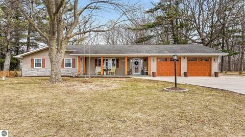 Photo of 341 S Lincoln Road, Mt Pleasant, MI 48858 (MLS # 1943272)