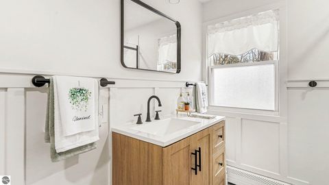 Tiny photo for 341 S Lincoln Road, Mt Pleasant, MI 48858 (MLS # 1943272)