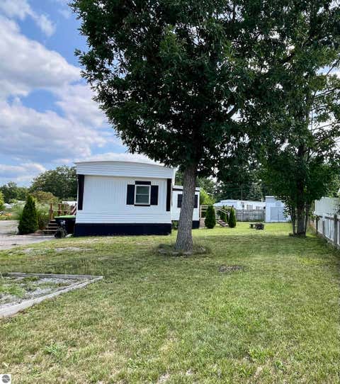 Tiny photo for 882 Crestwood Lane, Traverse City, MI 49686 (MLS # 1948607)