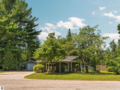 Tiny photo for 4077 Evelyn ST, Traverse City, MI 49686 (MLS # 1947954)