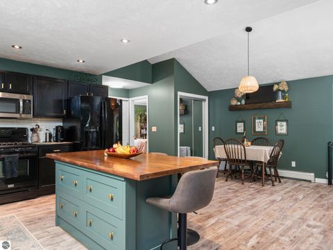 Tiny photo for 4077 Evelyn ST, Traverse City, MI 49686 (MLS # 1947954)
