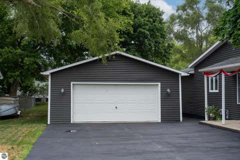 Tiny photo for 522 N 2nd Street, Shepherd, MI 48883 (MLS # 1948262)