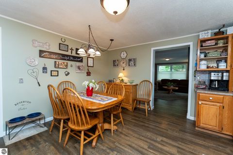 Tiny photo for 522 N 2nd Street, Shepherd, MI 48883 (MLS # 1948262)