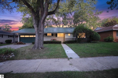 Photo of 189 Westview Drive, Alma, MI 48801 (MLS # 1949532)