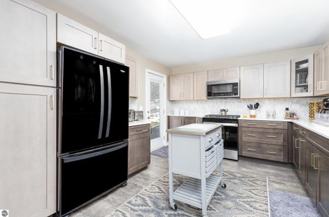 Tiny photo for 413415 Leelanau Ave, Frankfort, MI 49635 (MLS # 1942678)