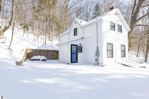 Tiny photo for 413415 Leelanau Ave, Frankfort, MI 49635 (MLS # 1942678)