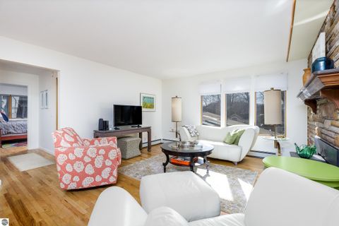 Tiny photo for 413415 Leelanau Ave, Frankfort, MI 49635 (MLS # 1942678)